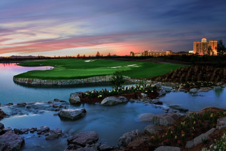 Hole 18 Par 4 Golf Aficionado